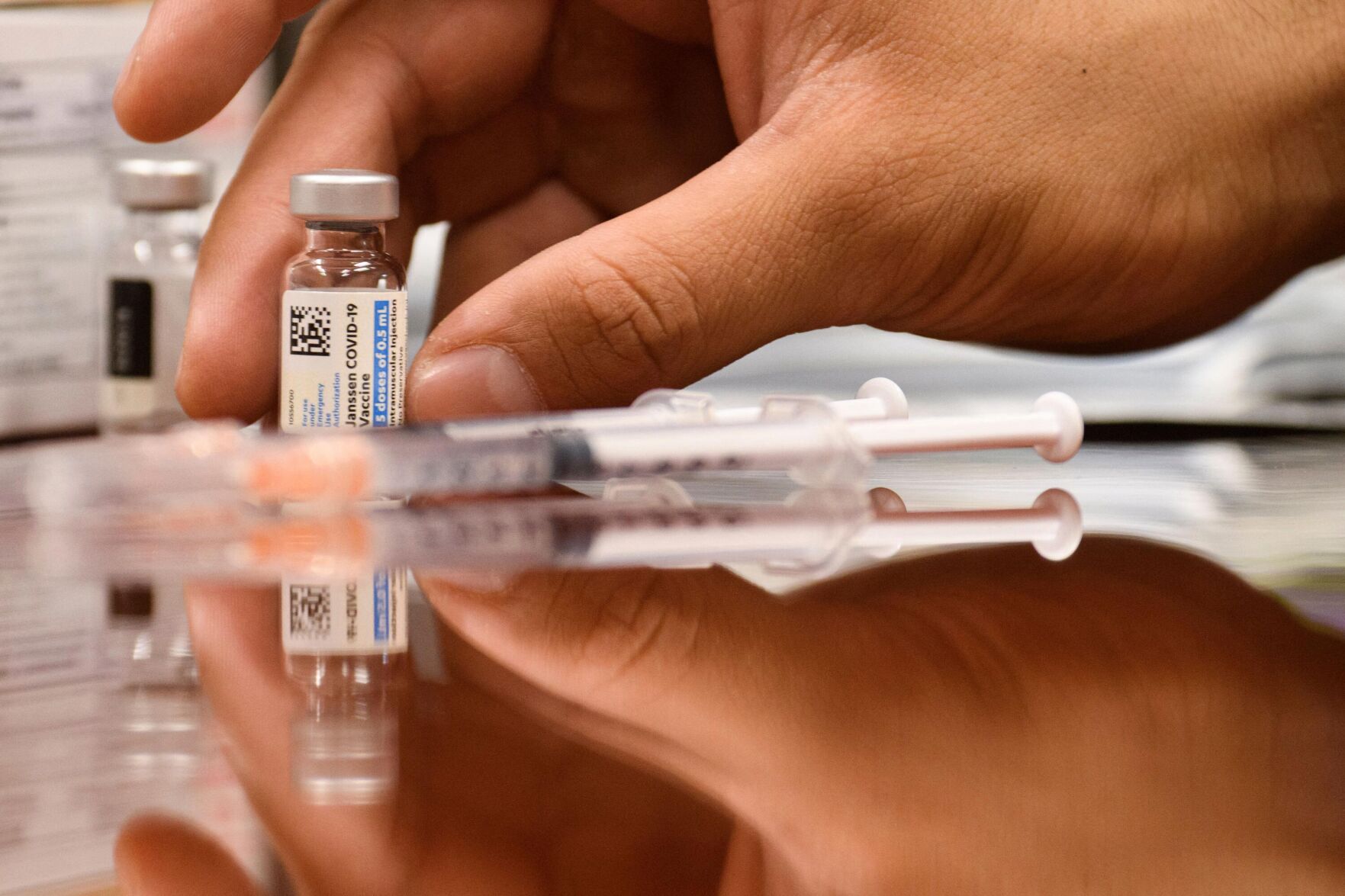 FDA advisers vote unanimously to recommend booster doses of Johnson & Johnson's Covid-19 vaccine